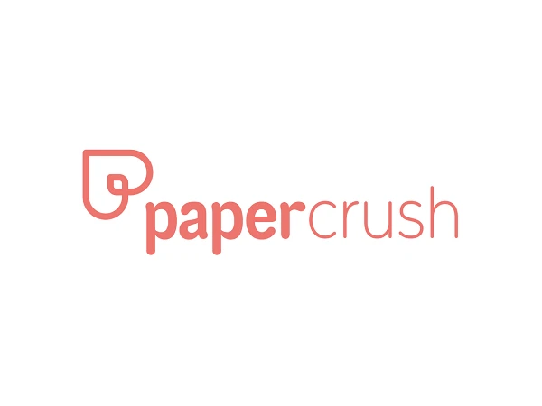 Das Logo von "papercrush" zeigt den Schriftzug in einer modernen, sanften Schriftart in Rosa, begleitet von einem stilisierten, herzförmigen Element, das in die Buchstabenkombination integriert ist.