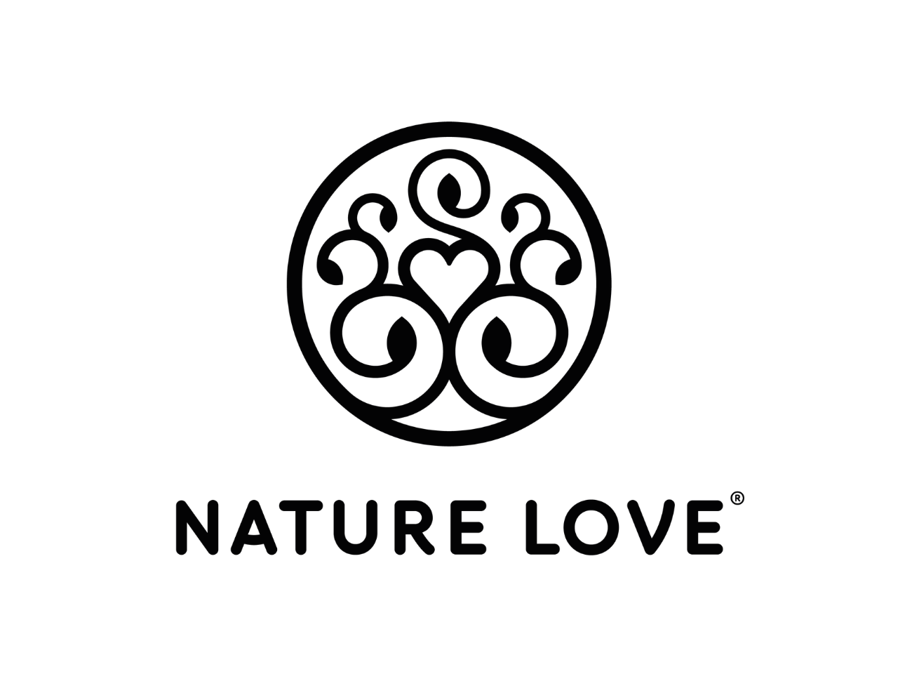 Das Bild zeigt ein stylisiertes Logo mit dem Schriftzug „NATURE LOVE“ in schwarzer Schrift unter einem kreisförmigen, ornamentalen Design, das mehrere schwungvolle, herzförmige und natürliche Elemente enthält.