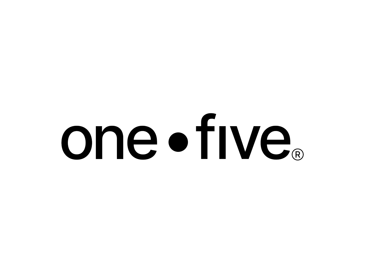 Das Bild zeigt das Logo mit dem Schriftzug "one • five" in minimalistischer Schriftart, wobei ein schwarzer Punkt zwischen "one" und "five" platziert ist.